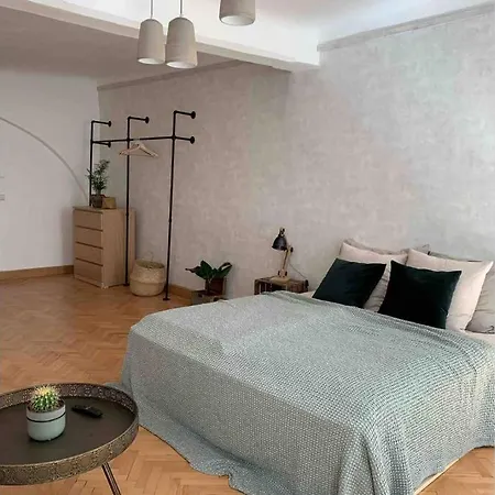 Boutique Rise-up • Center • Historical • Modern Appartement